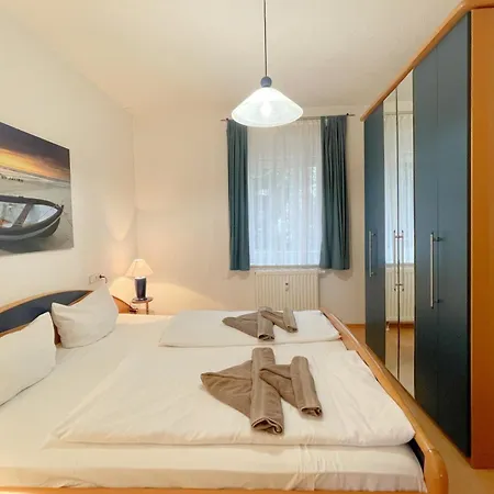 Haus Berlin Ferienwohung 1 *